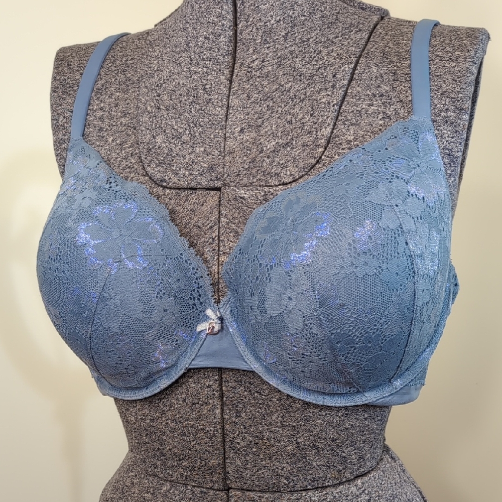 Victoria's Secret Lace Underwire Bra in Blue
